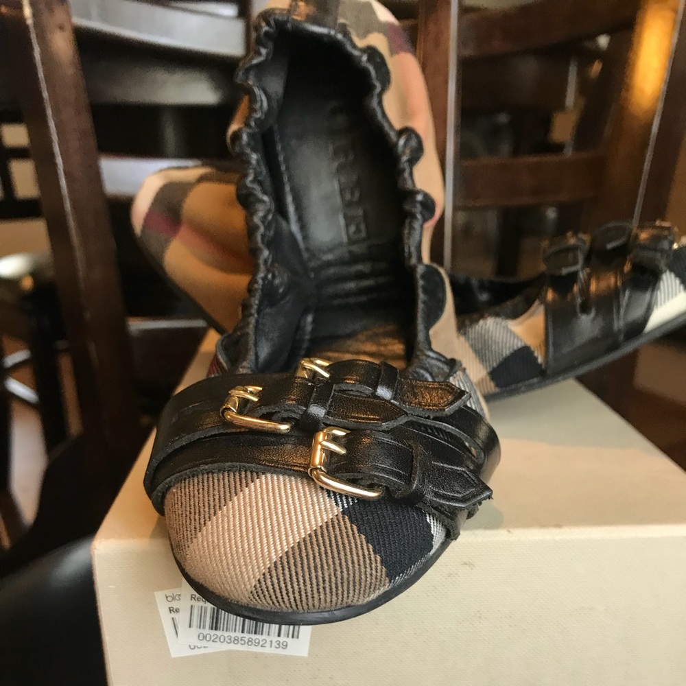 Burberry flat